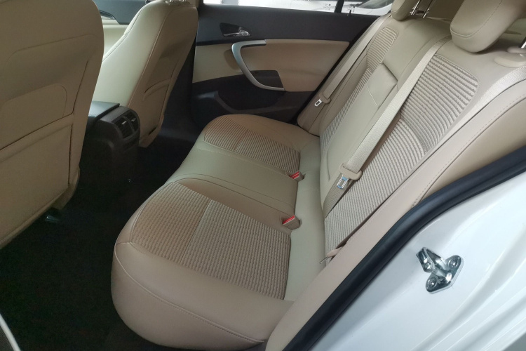 别克 君威 2015款 2.0L 领先时尚型中控内饰7004