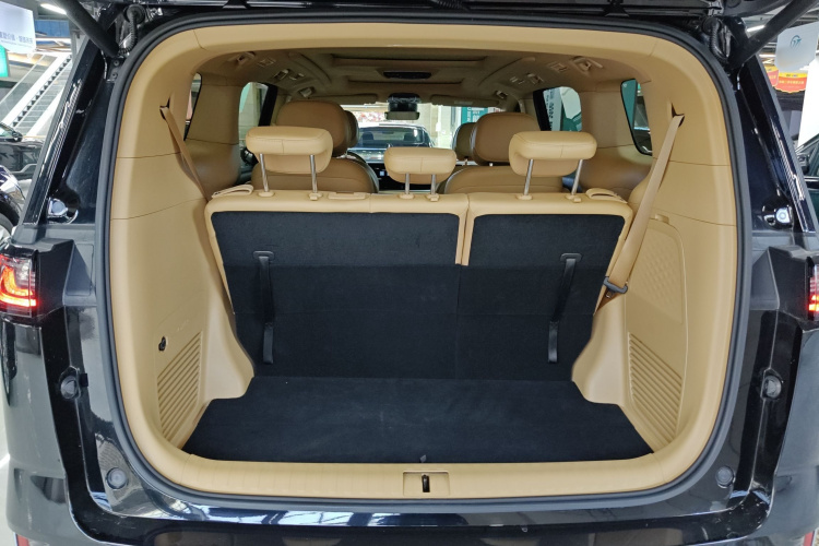 岚图汽车 岚图梦想家 2022款 0碳版 家+续航包 605km机舱底盘23