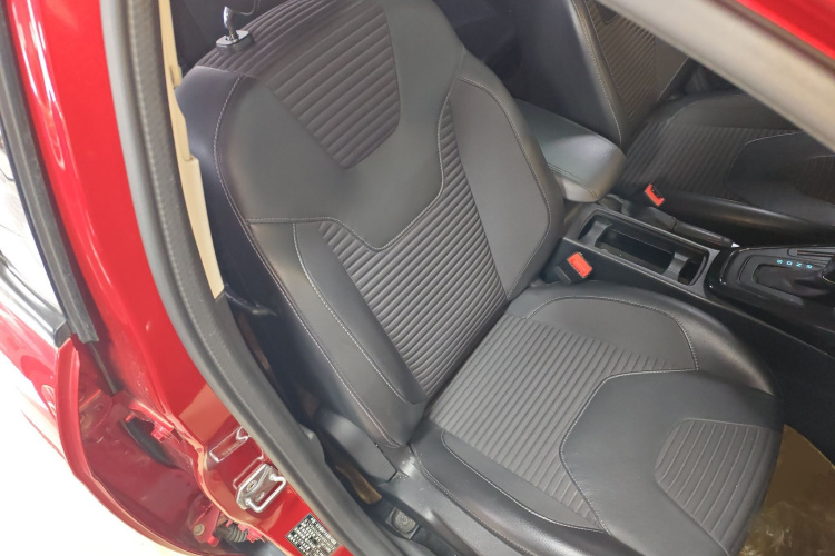 福特 福克斯 2017款 两厢 1.6L 自动风尚型智行版局部细节41