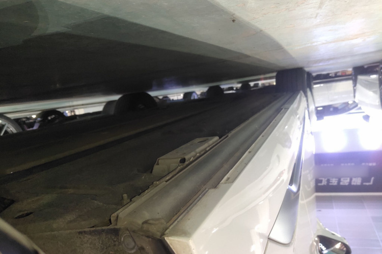 腾势D9 2022款 DM-i 970 四驱尊荣型局部细节9002