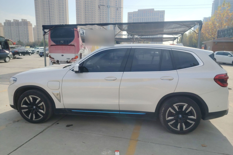 宝马iX3 2021款 改款 领先型车身外观4