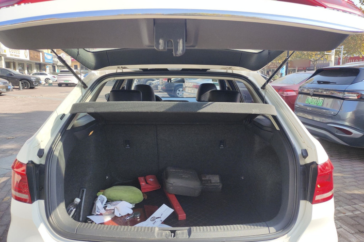 大众 朗行 2013款 1.6L 手动舒适型机舱底盘23