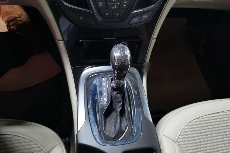 别克 君威 2015款 2.0L 领先时尚型中控内饰7003