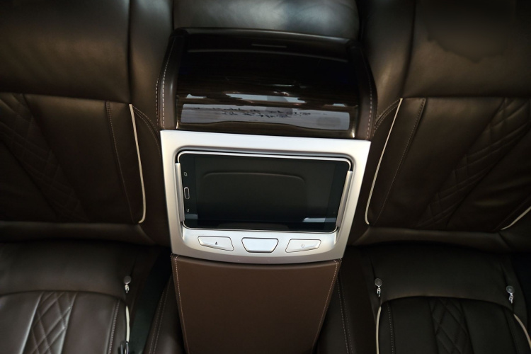 宝马7系 2019款 改款 730Li 豪华套装中控内饰7009