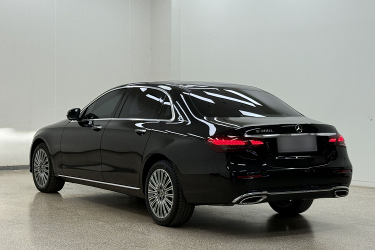 奔驰E级 2023款 改款 E 300 L 时尚型车身外观6006
