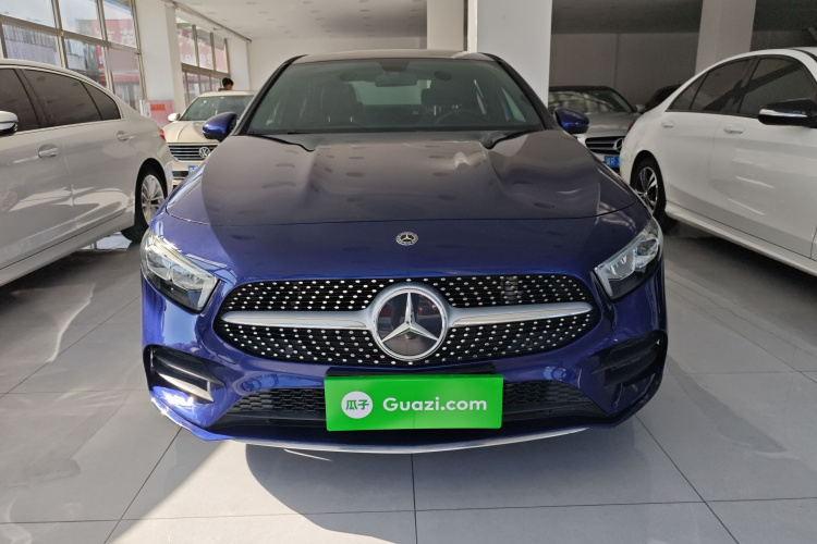 奔驰A级 2020款 改款 A 200 L 运动轿车时尚型车身外观2