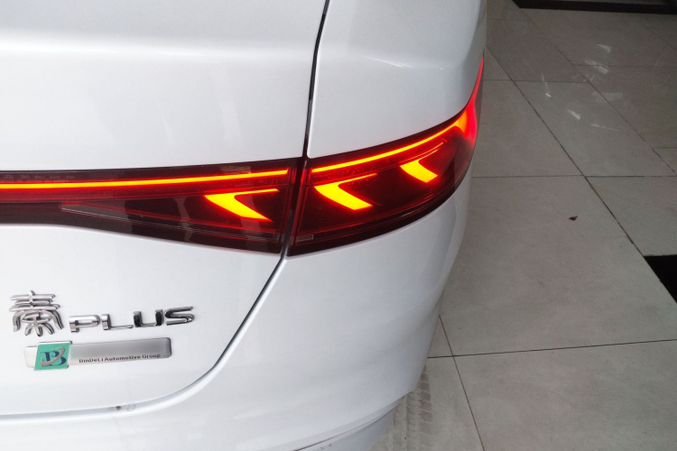 比亚迪 秦PLUS 2024款 荣耀版 DM-i 55KM领先型车身外观6006