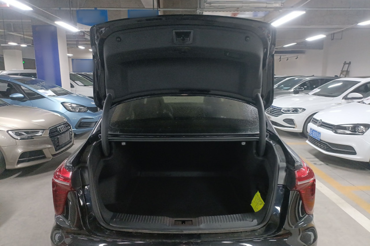 红旗H5 2024款 1.5T DCT智联旗韵版机舱底盘23