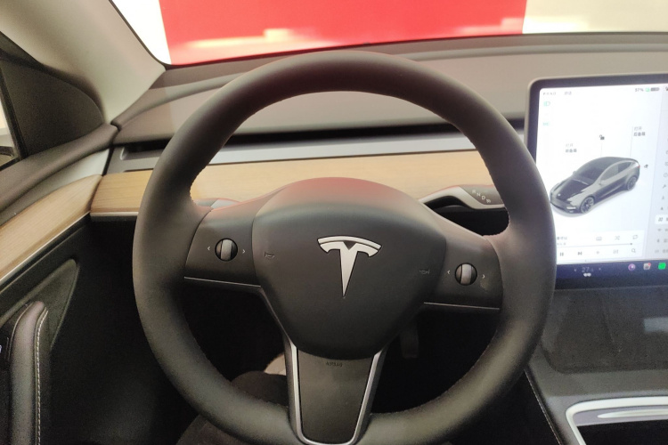 特斯拉 Model Y 2021款 标准续航后驱版中控内饰13