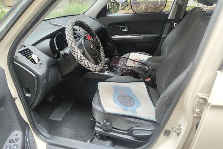 起亚 秀尔 2013款 1.6L AT Premium中控内饰7003