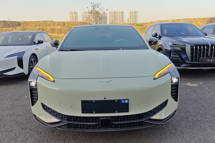 红旗EH7 2024款 760 Pro+ 四驱版车身外观2