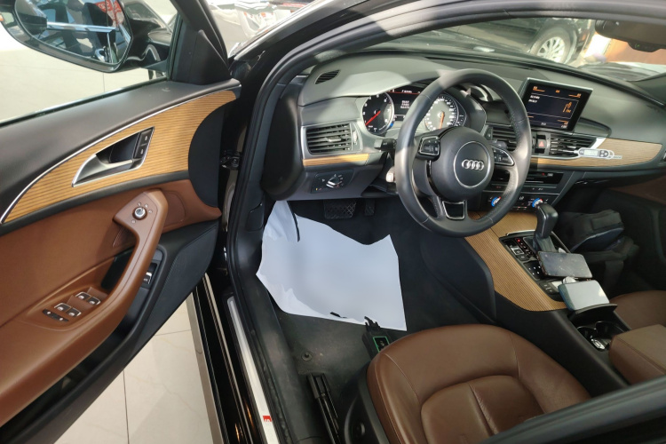 奥迪A6L 2018款 30周年年型 45 TFSI quattro 运动型中控内饰20