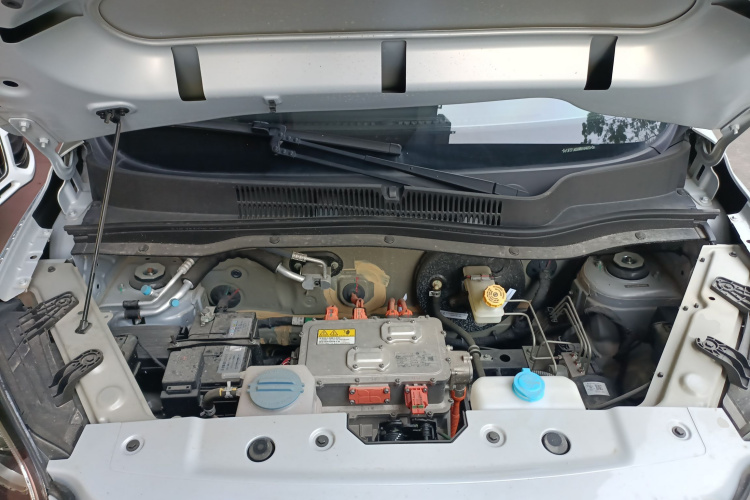 零跑汽车 零跑T03 2023款 200轻享版机舱底盘24