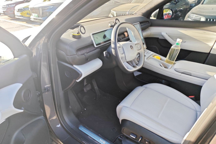 蔚来ES6 2024款 75kWh中控内饰7003