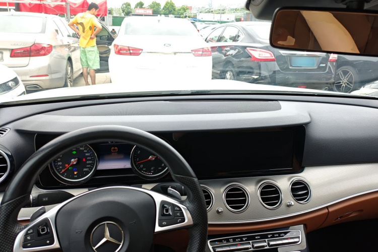 奔驰E级 2017款 E 200 运动型 4MATIC中控内饰12