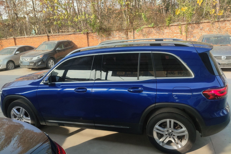 奔驰GLB 2023款 改款 GLB 200 动感型车身外观4