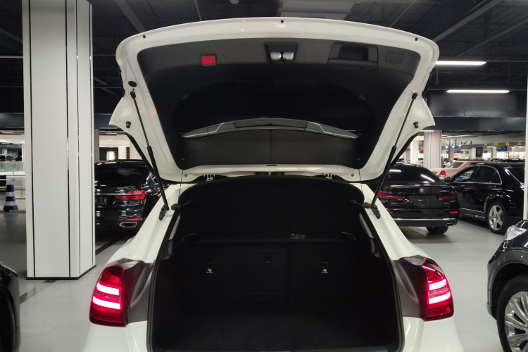 奔驰GLA 2019款 GLA 200 时尚型机舱底盘23