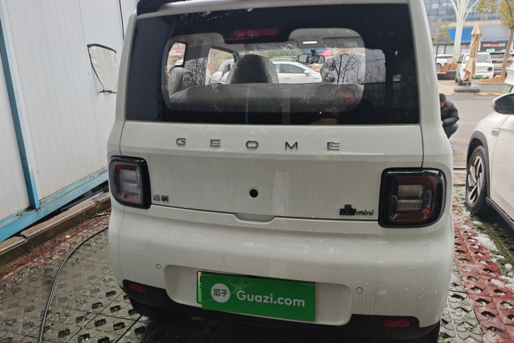 吉利银河 熊猫 2025款 210km 元气熊车身外观6