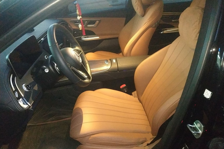 奔驰E级新能源 2024款 E 350 e L 插电式混合动力轿车中控内饰19