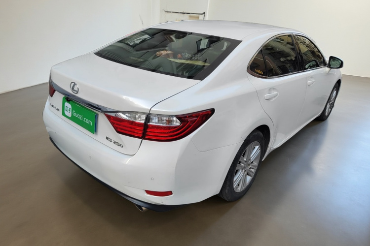 雷克萨斯ES 2013款 250 精英版车身外观7