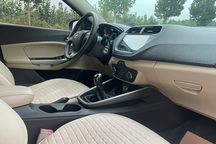 福特 福睿斯 2015款 1.5L 手动舒适型车身外观6009