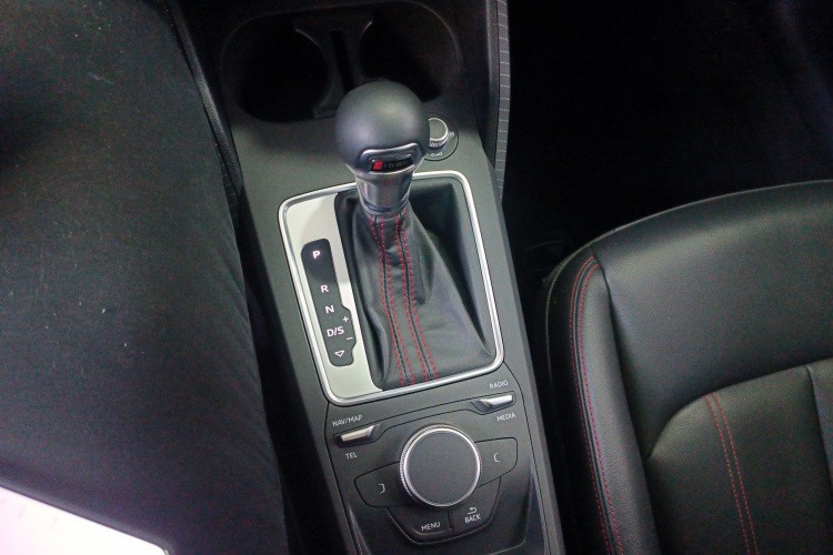 奥迪Q2L 2022款 35 TFSI 进取动感型局部细节18