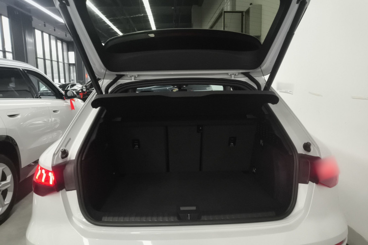 奥迪A3 2021款 Sportback 35 TFSI 时尚致雅型机舱底盘23