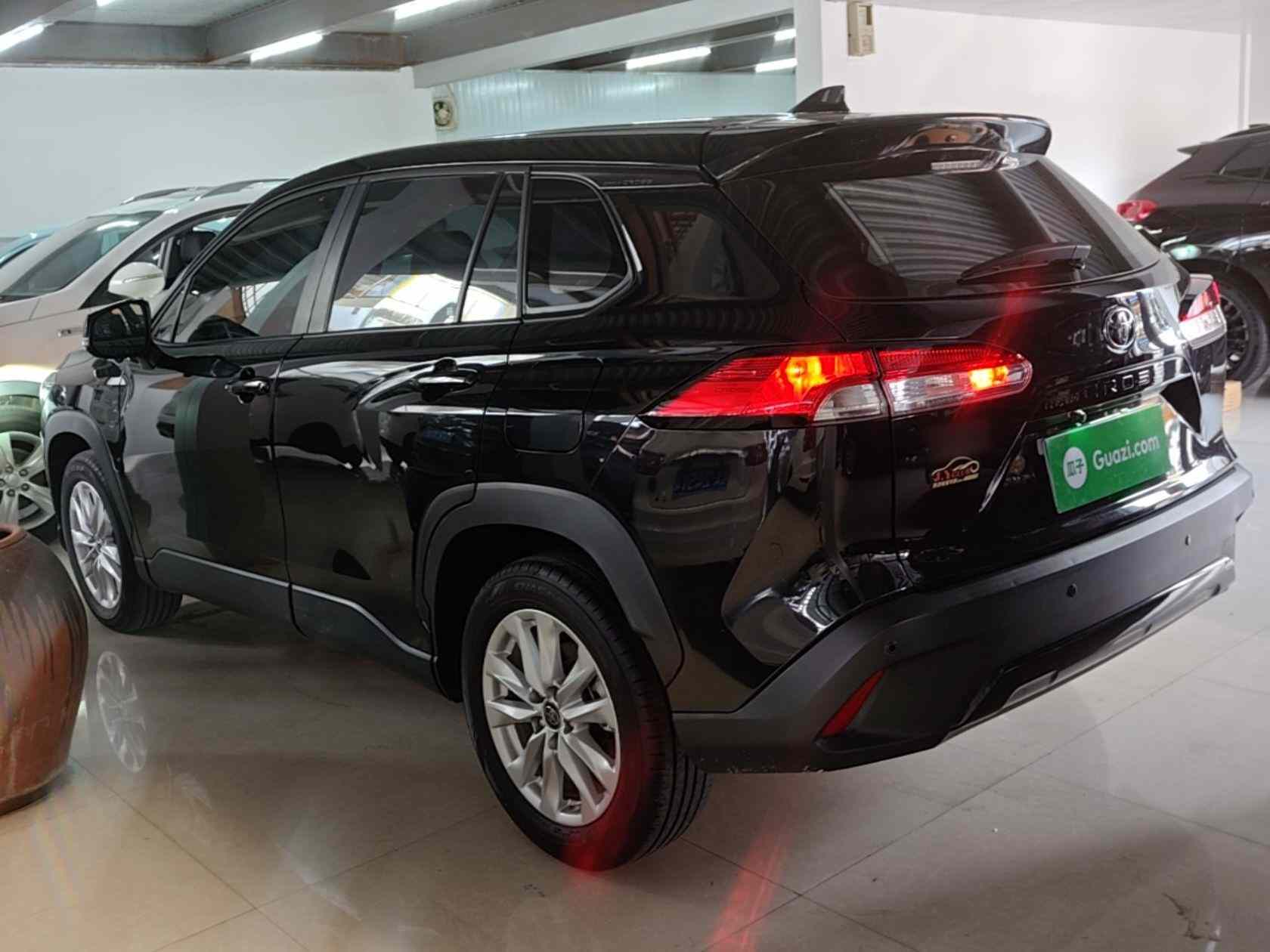 丰田 卡罗拉锐放 2023款 2.0L 精英版(3)