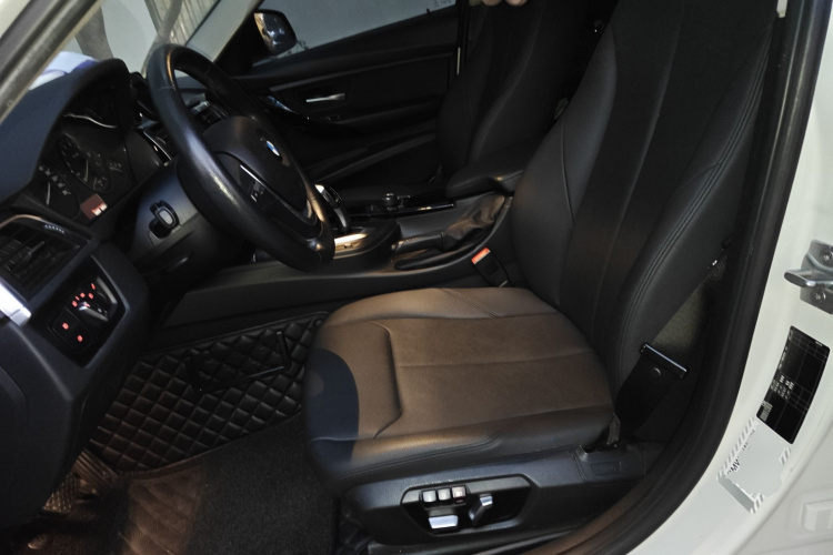 宝马3系 2017款 318Li 时尚型中控内饰19