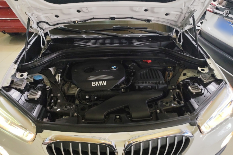 宝马X1 2016款 sDrive18Li 尊享型机舱底盘24