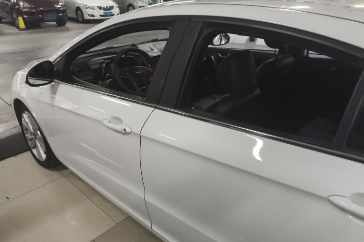 奇瑞 艾瑞泽5 2016款 1.5L CVT领潮版车身外观4