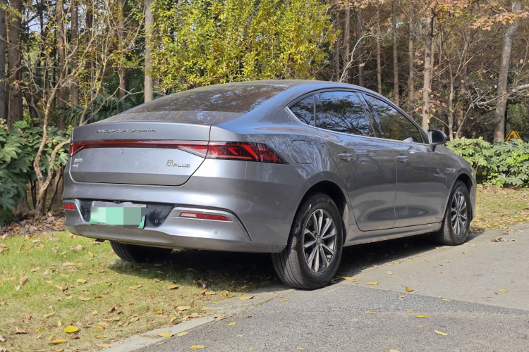 比亚迪 秦PLUS 2024款 荣耀版 DM-i 55KM领先型车身外观6007