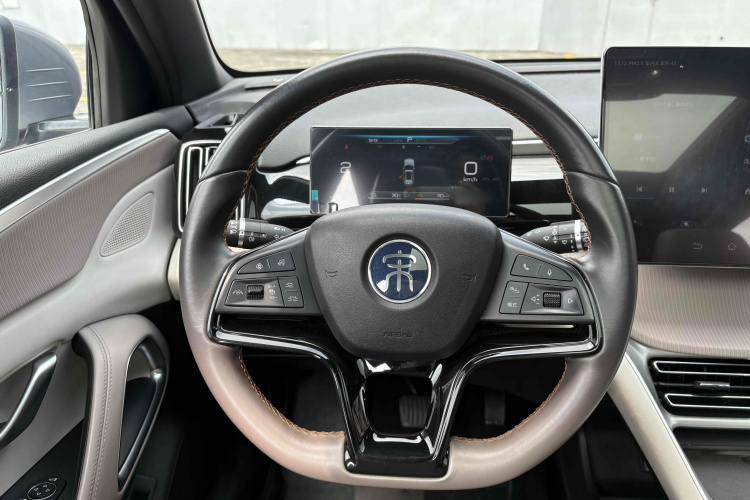 比亚迪 宋Pro新能源 2023款 冠军版 DM-i 110KM卓越型中控内饰7005