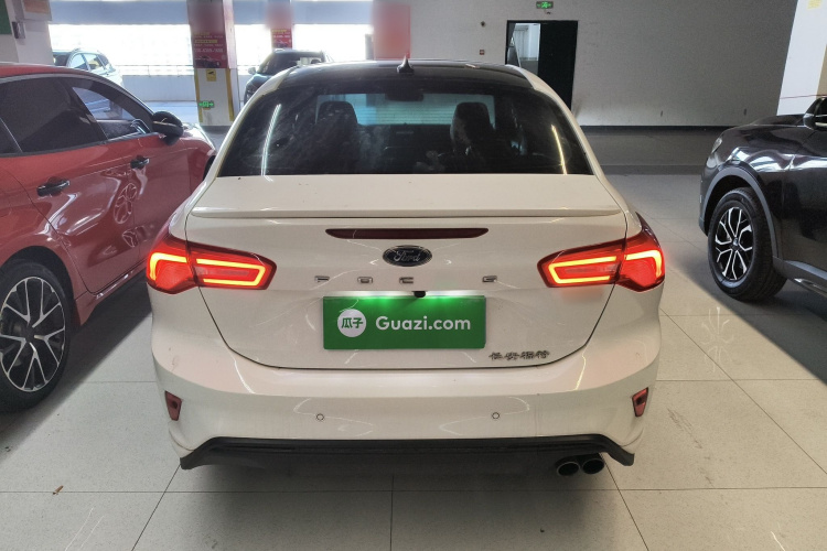 福特 福克斯 2019款 三厢 EcoBoost 180 自动ST Line车身外观6