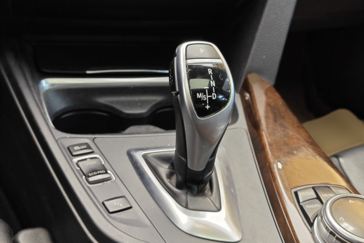 宝马3系 2014款 320Li 豪华设计套装中控内饰7009