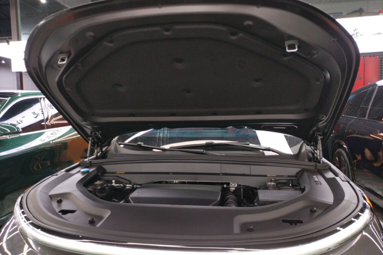 理想汽车 理想L8 2024款 Pro机舱底盘24