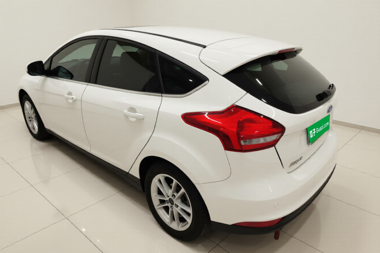 福特 福克斯 2015款 两厢 EcoBoost 180 自动精英型车身外观5