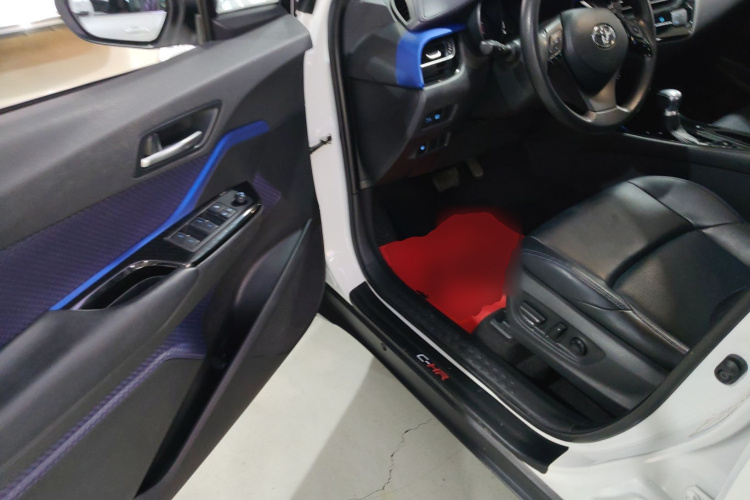 丰田C-HR 2020款 2.0L 领先版中控内饰20