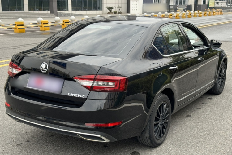 斯柯达 明锐 2018款 TSI230 DSG豪华版车身外观6006
