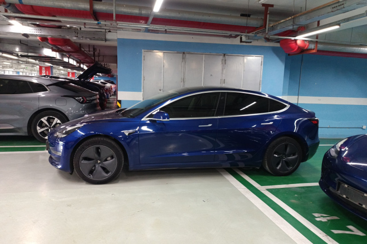 特斯拉 Model 3 2020款 改款 长续航后轮驱动版车身外观4