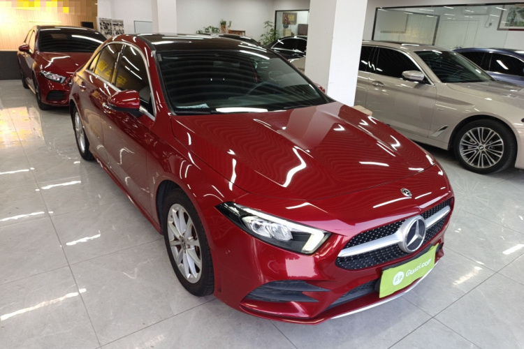 奔驰A级 2020款 A 200 L 运动轿车车身外观3