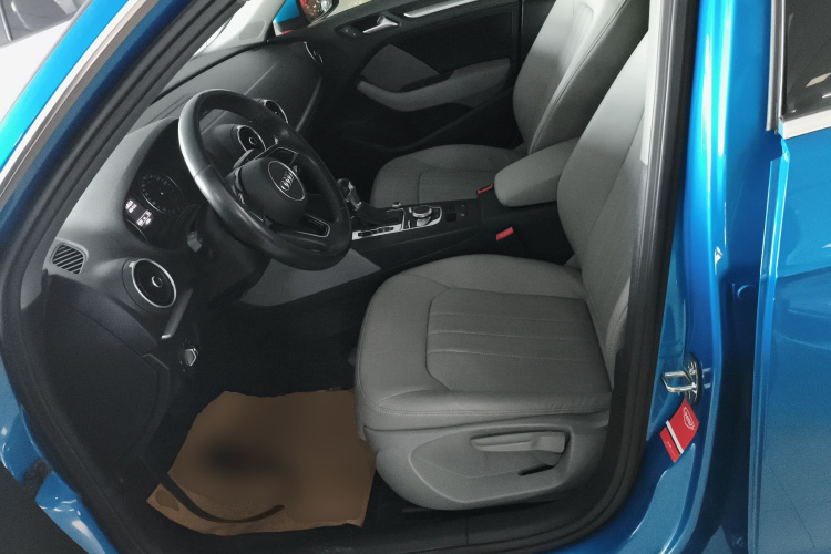 奥迪A3 2017款 Sportback 35 TFSI 进取型中控内饰19