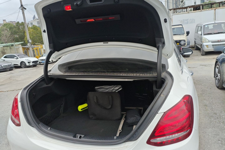 奔驰C级 2018款 C 200 L 运动版局部细节23