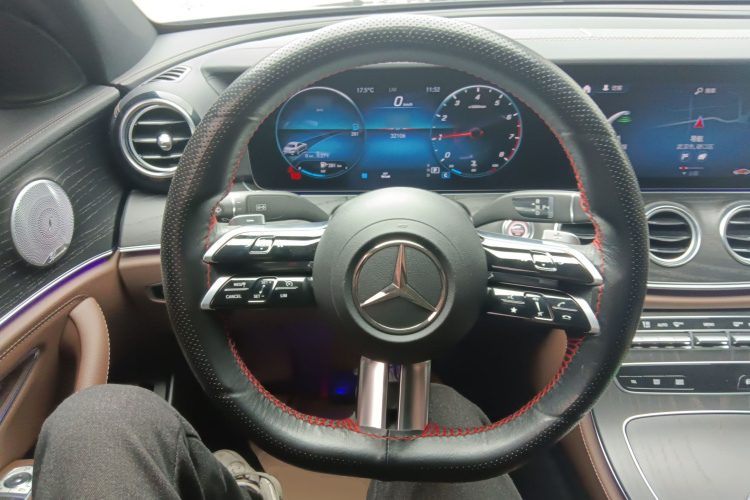 奔驰E级 2021款 E 300 L 运动豪华型局部细节13