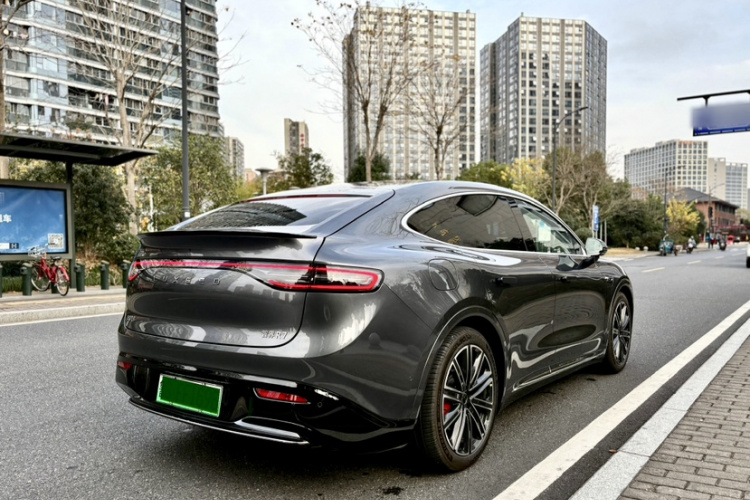 鸿蒙智行 智界R7 2025款 增程 331km Ultra车身外观6002