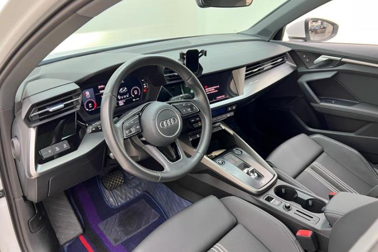 奥迪A3 2022款 A3L Limousine 35 TFSI 时尚运动型中控内饰7007