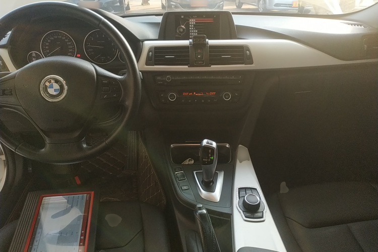 宝马3系 2015款 320i 时尚型中控内饰7002