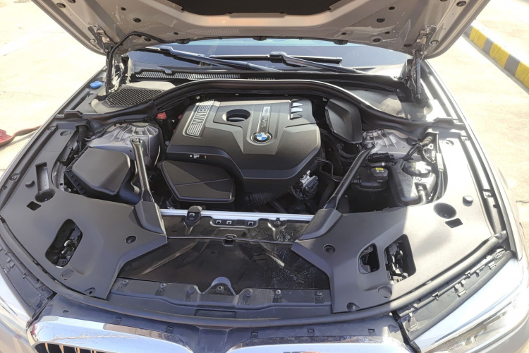 宝马5系 2018款 530Li 尊享型 豪华套装机舱底盘24