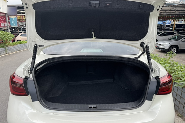 英菲尼迪Q50L 2018款 2.0T 舒适版 国VI局部细节23