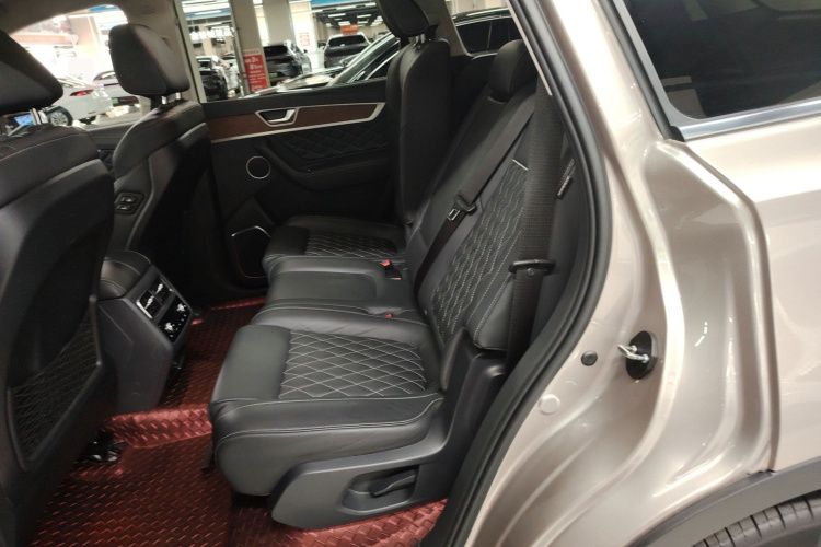 红旗HS7 2019款 3.0T 自动四驱智联旗畅版中控内饰7004